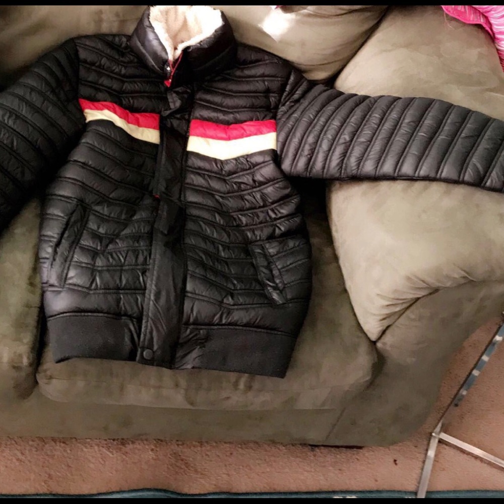 I️m selling a Robert Phillips puffer coat